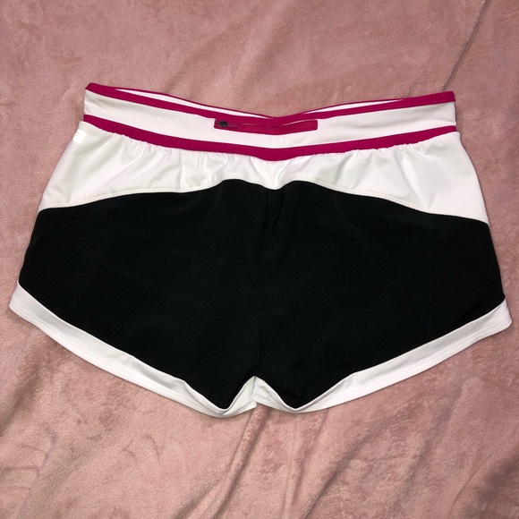NWT Fabletics Riho Shorts size Medium - Picture 5 of 6